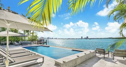 Bayfront Escape Poolside Luxury Villa with Sunset Views