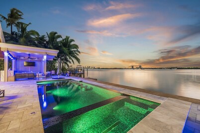 Bayfront Escape Poolside Luxury Villa with Sunset Views