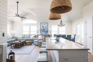 Interior - 5 Min to Beach, Pool, Hot Tub, Resort Amenities (Corolla)