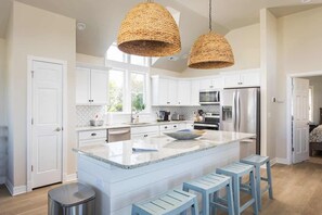 Fridge, microwave, oven, stovetop - 5 Min to Beach, Pool, Hot Tub, Resort Amenities (Corolla)