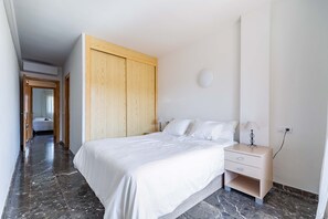 4 bedrooms, iron/ironing board, free WiFi, bed sheets