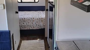 1 bedroom, bed sheets
