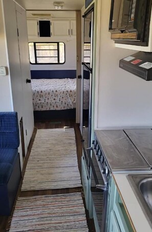 1 bedroom, bed sheets