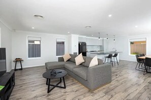 TV - Contemporary Living in the CBD (Wagga Wagga)