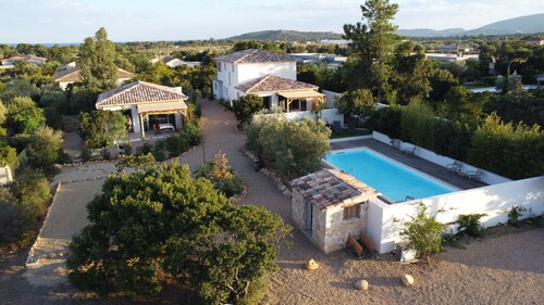 Villa Forana🏡Warm welcome 🧡 heated pool 🌞beach 5' away 🏖️