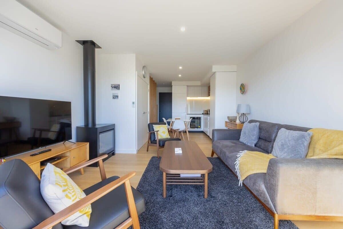 TV, fireplace, offices