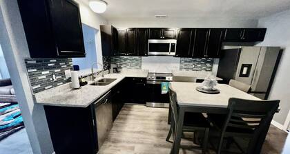 2bd 2.5 ba Sleeps 6 Luxury Townhome, Jacksonville NC. Close To Camp Lejeune