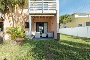 Exterior - Charming Beachside Escape Patio Parking (Indialantic)