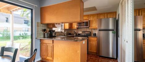 Coffee/tea maker, fridge, microwave, oven
