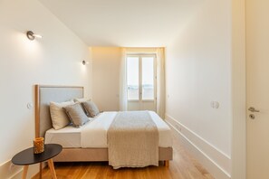 Leilighet – premium | Individuelt dekorert, individuelt innredet og blendingsgardiner