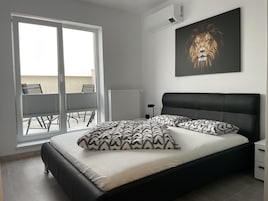 Signature Penthouse | 3 bedrooms, Egyptian cotton sheets, premium bedding, down comforters