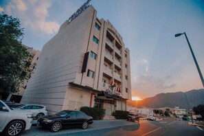Front of property - Sea Shore Hotel Apartment (Khor Fakkan)