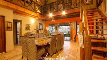 Villa | Dining