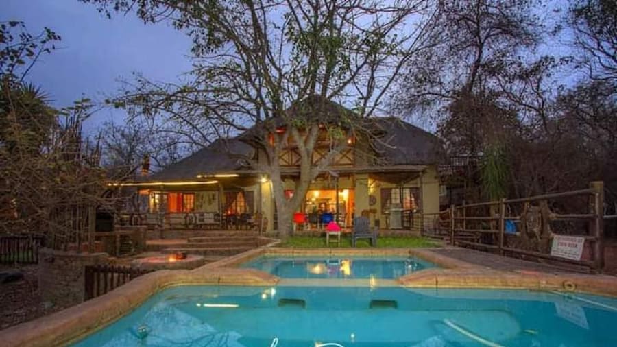 Villa - Sleeps 10 - Pool - Patio - Housekeeping