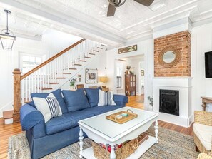 House, 1 King Bed, Kitchen, Garden View | Living area | 40-inch TV with cable channels