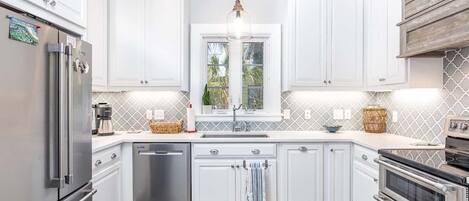 House, 1 King Bed, Kitchen, Garden View | Private kitchen