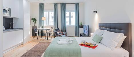 Bügeleisen/Bügelbrett, kostenloses WLAN, Bettwäsche