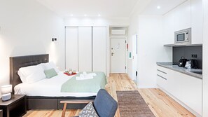 Iron/ironing board, free WiFi, bed sheets