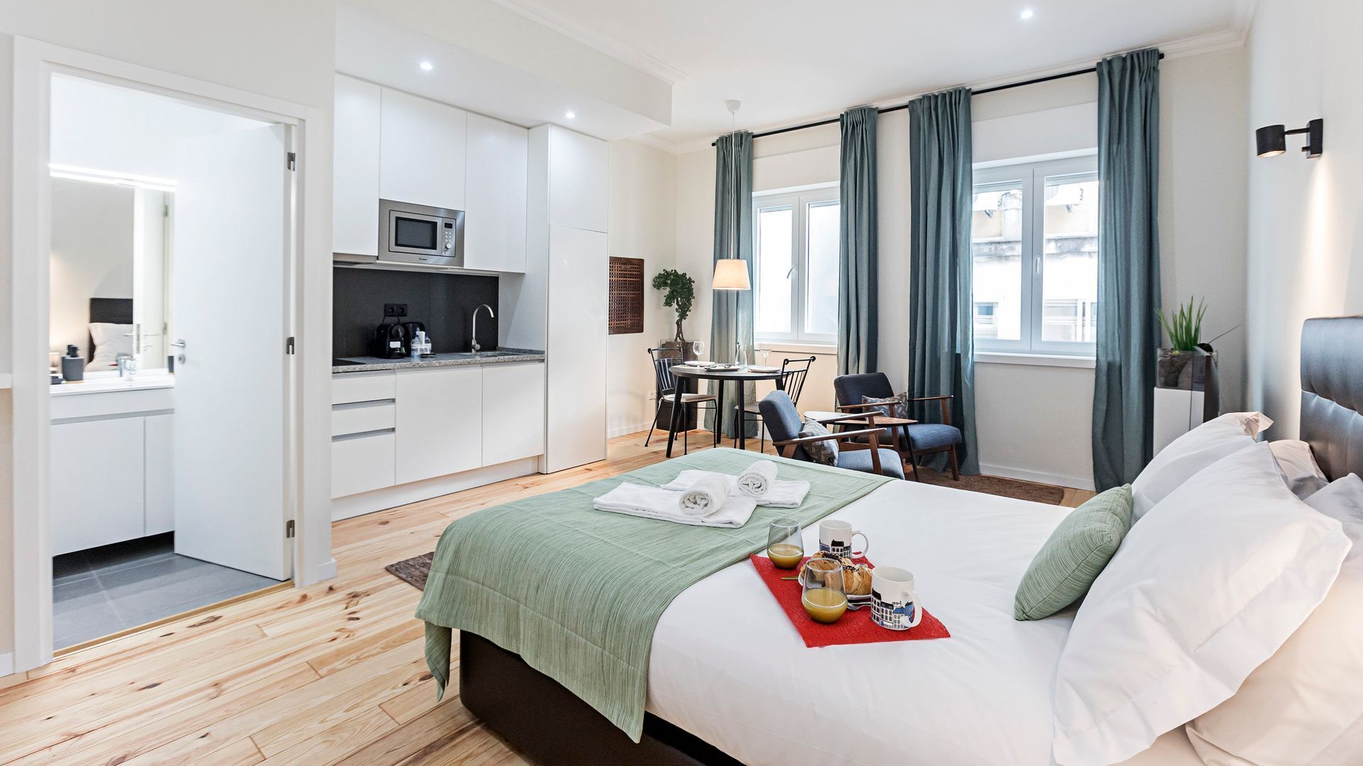 Bügeleisen/Bügelbrett, kostenloses WLAN, Bettwäsche