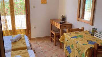 1 bedroom, free WiFi, bed sheets