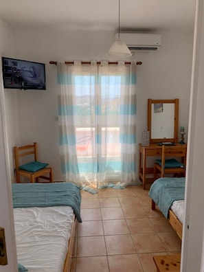 1 bedroom, desk, free WiFi, bed sheets