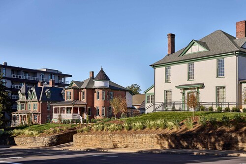 Hotels by Red Roof Inn in Downtown Asheville Art District from CA $76