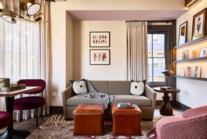 واي فاي مجانًا وملاءات أسرّة