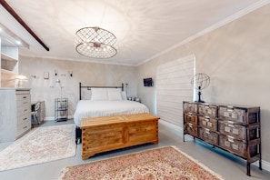 1 habitación, tabla de planchar con plancha, internet y ropa de cama