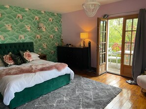 2 bedrooms, iron/ironing board, travel cot, free WiFi