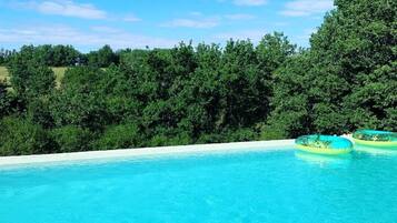 Piscine extérieure, piscine chauffée