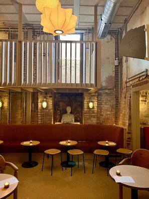 Interior - Fort Road Hotel (Margate)