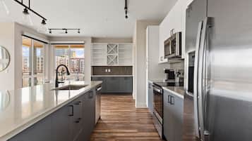 經典公寓, 非吸煙房 (Self Check-in with Virtual Front Desk) | 私人廚房 | 電冰箱、烤箱、爐台、洗碗機