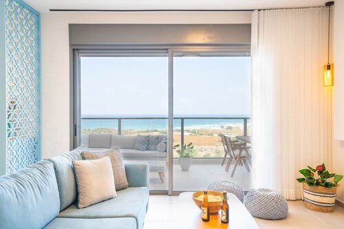 Mini Penthouse 3BR | Huge Balcony | Open SeaView