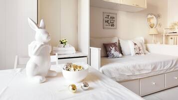 1 bedroom, desk, free WiFi, bed sheets