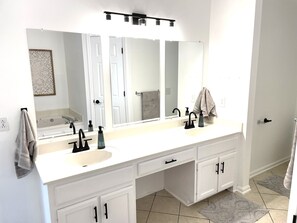 ジェットバス、タオル、石鹸、シャンプー