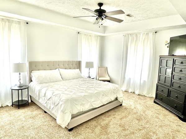 4 bedrooms, iron/ironing board, WiFi, bed sheets