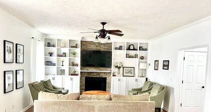 Spacious Home 18 miles from Nashville