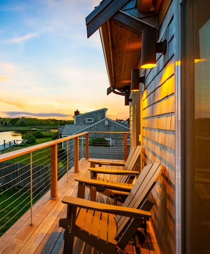 Luxury Waterfront Home & Boat Dock Walk to Beach