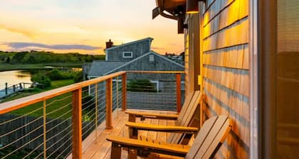 Luxury Waterfront Home & Boat Dock Walk to Beach