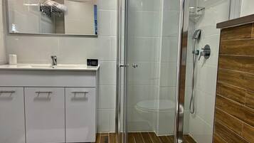 Basic Studio | Bathroom