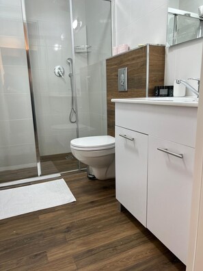 Basic Studio | Bathroom - ZOZO Guesthouse (Nazareth)