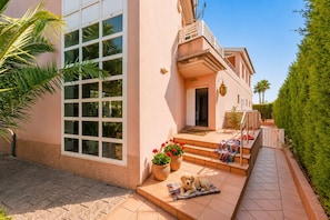 Exterior - Villa Berria, 9 Pool / BBQ / Your Oasis near Palma (Es Pont d`Inca)