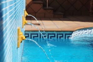 A swimming pool with water flowing from a spout. - Villa Berria, 9 Pool / BBQ / Your Oasis near Palma (Es Pont d`Inca)