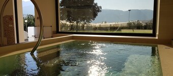 moderne Ferienwohnungen in Algund, Panoramablick und Pool am Algunder Waalweg