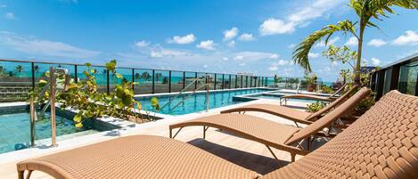 LĂ€genhet | Pool | Utomhuspool