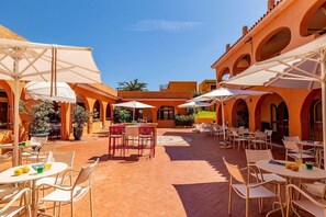 تناول الطعام بالخارج