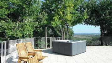 Bain à remous extérieur