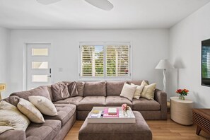 Fernseher, Stereoanlage, Arbeitsbereiche