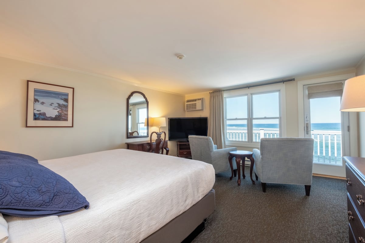 Oceanfront 2nd Floor King Bed | WiFi (free), bed sheets