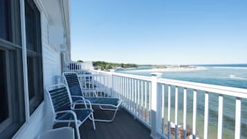 Oceanfront 2nd Floor King Bed | Terrace/patio